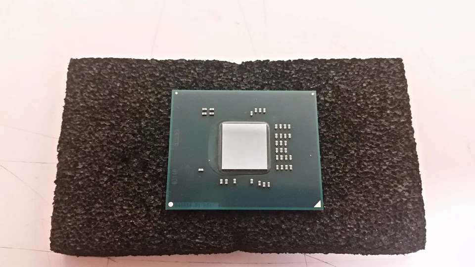 Intel CPU - FH8065501516794 - 2.4GHz 8C - Image 1 of 4