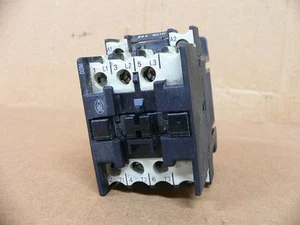 Klockner Moeller Dil00m Contactor 3P 20A 24V - Picture 1 of 3