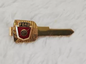 VINTAGE FORD MOTOR COMPANY GOLD TONE KEY TIE CLIP MADE IN USA AUOTOMBILE CARS - Picture 1 of 5