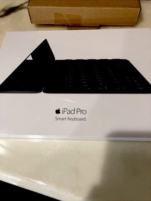 Apple Smart Keyboard for iPad Pro 9.7" - New Sealed - Image 1 of 4