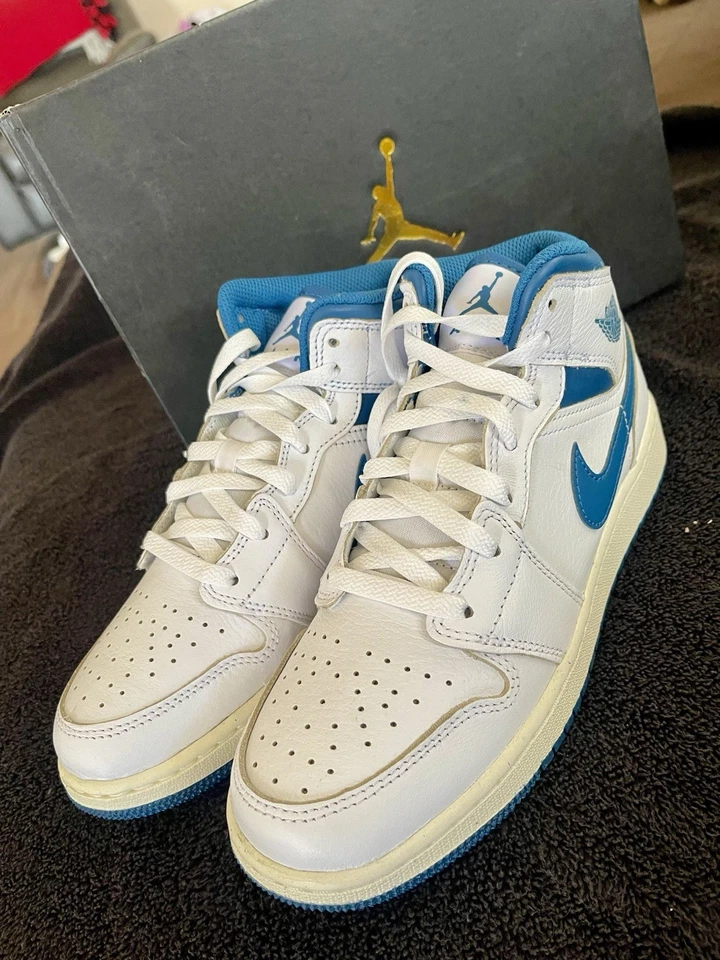 Air Jordan 1 Mid SE GS Blanco Industrial Azul 5y Nuevo En Caja Fresco Foto 1 de 4