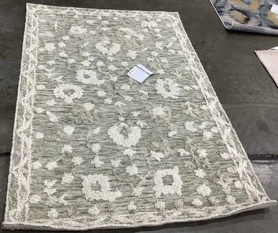 GREEN / IVORY 4'-0" x 6'-0" Back Stain Rug, Reduced Price 1172682192 MRQ503Y-4 - Image 1 of 4
