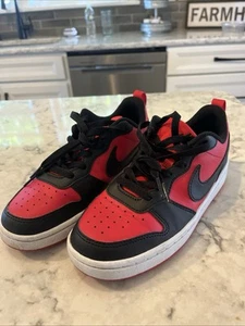 Nike Court Borough Low Rot Schwarz DV5457-600 Jugend Größe 4,5Y Sneaker Schuhe - Bild 1 von 11
