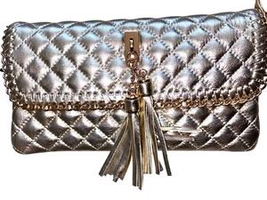 Borsa Sondra Roberts trapuntata argento metallizzato ecopelle pochette nappa con catena - Foto 1 di 15