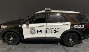 Milwaukee Police 1:24 Scale Ford Police Explorer - Picture 1 of 3
