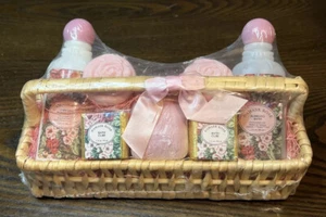 Damask Rose Gift Set Basket Bubbling Bath Enriched Body Lotion Bath Cube NOS New - Picture 1 of 12