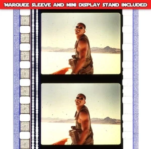 Independence Day - Will Smith schleppt Alien in der Wüste - 35mm 5 Cell Filmstreifen 123 - Bild 1 von 3