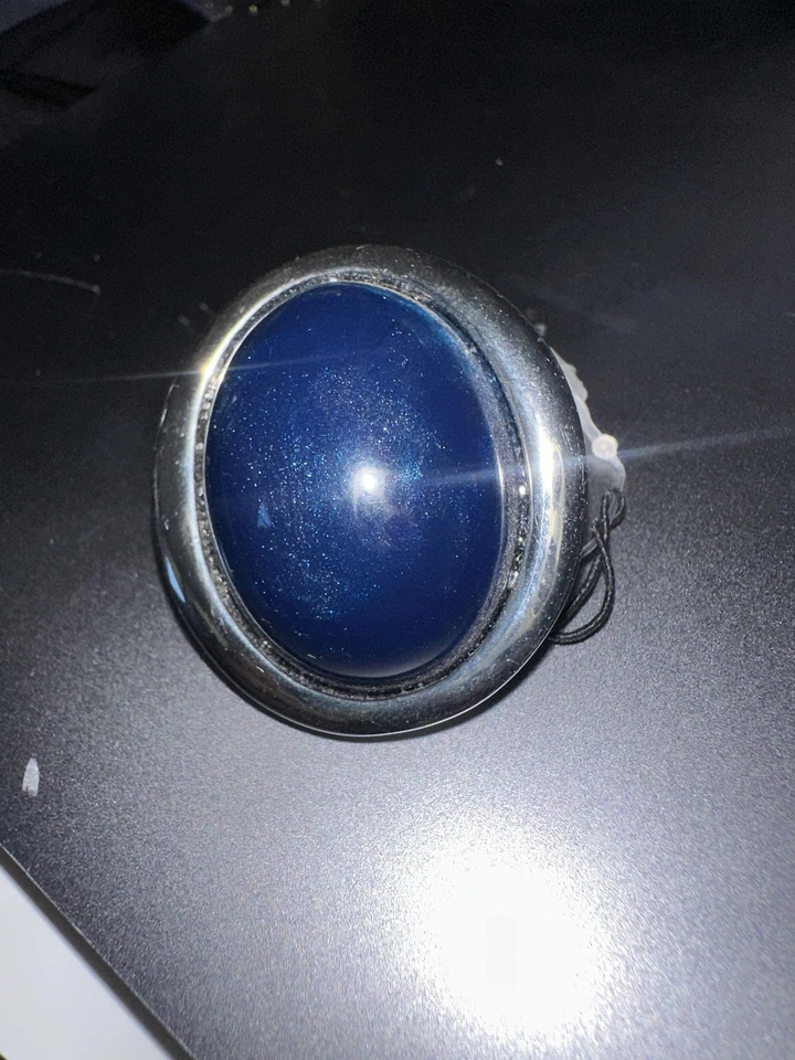 Anillo de cóctel Chico's llamativo tono plata azul cabujón cúpula ajustable nuevo con etiquetas Foto 1 de 4