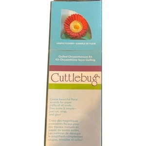 Kit de Crisantemo Acolchado Cuttlebug Nuevo en Paquete Kit de Flores de Papel - Imagen 1 de 3