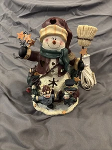 Henton Vintage Keramik beleuchteter Weihnachts Schneemann mit Kindern Schlittschuhlaufen - Bild 1 von 6