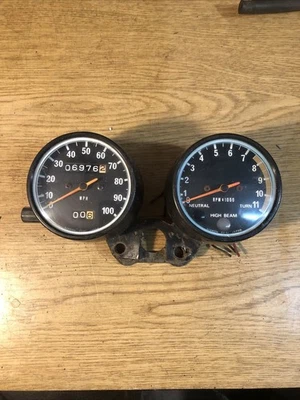 Kawasaki F11 1973 medidores - velocímetro y tacómetro Foto 1 de 4