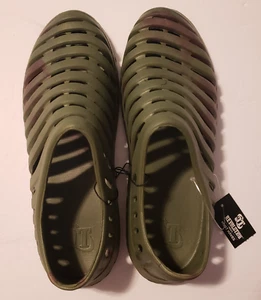 OT Revolution Herren grün Batik Garten oder Badesandalen Männer Medium 10-11-neu - Bild 1 von 6