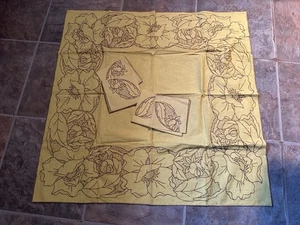 Vintage kleine Tischdecke & 4 Servietten gelb Leinen Set braun bestickt Blumen - Bild 1 von 8