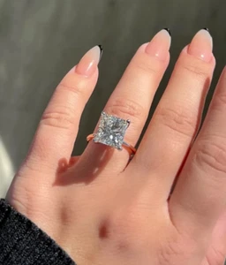 Anillo de compromiso solitario moissanita corte princesa de 4 quilates oro blanco sólido de 10 k - Imagen 1 de 11