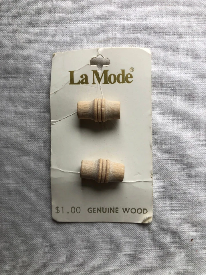 Juego de 2 nuevos botones de palanca de madera natural de 3/4" de ancho por La Mode forma de barril Foto 1 de 1