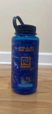 Botella de agua edición limitada Billie Eilish “Hit Me Hard And Soft” REVERB Foto 1 de 2