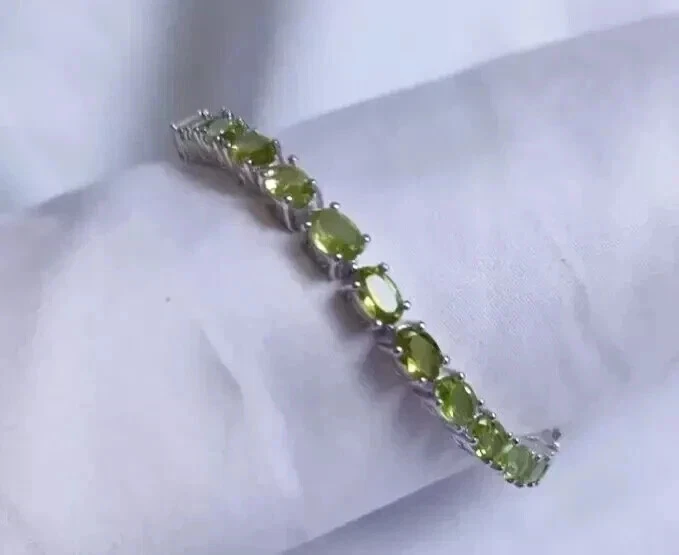 Brazalete de tenis para mujer de peridoto de corte ovalado de 6 quilates enchapado en oro blanco de 14 quilates Foto 1 de 3