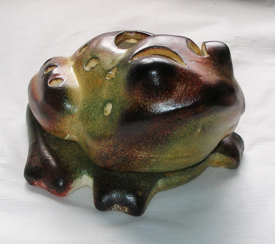 Ceramic Abstract Frog Toad Figurine Indoor Outdoor Tea Light Candle Holder TL4 - Image 1 of 1