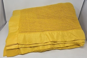 Vintage Acryl Waffelmuster Decke Gold Senf Gelb Nylon Borte 90”x94” LESEN - Bild 1 von 10
