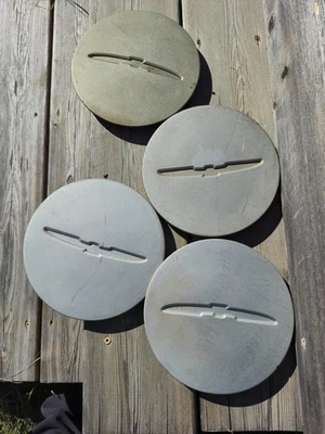 Колпаки колес 1993/97 Ford Thunderbird вставные кол-во 4 около 7 дюймов диаметр - Изображение 1 из 4