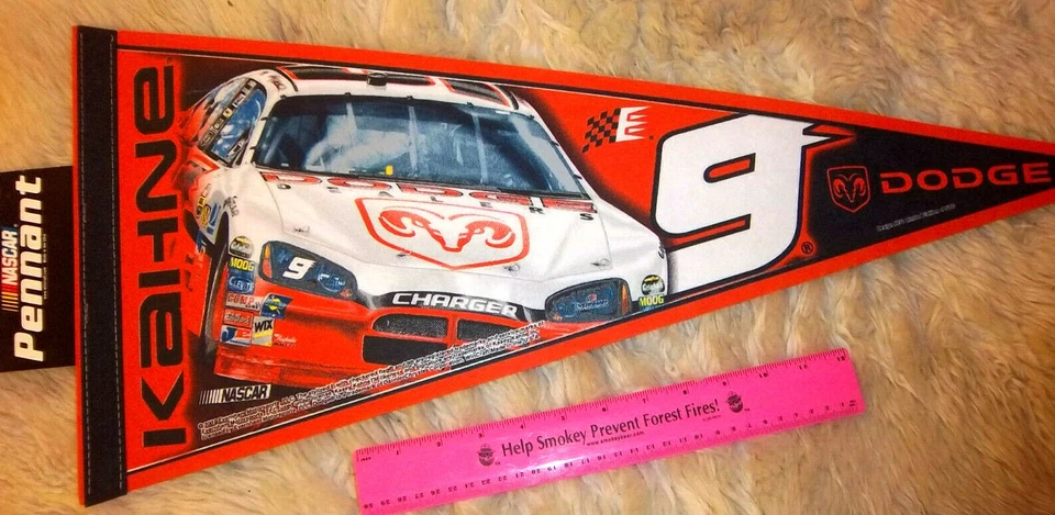 Pennant de feltro NASCAR Kasey Kahne 2007 30 x 12, fabricado nos EUA, carro número 9 - Imagem 1 de 1