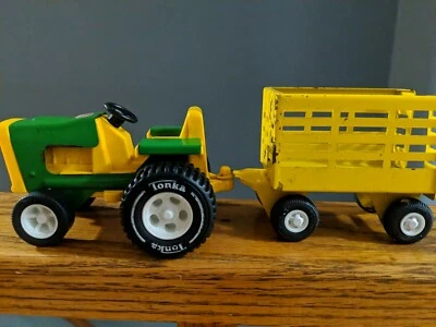 🚜Vintage Tonka Farm Tractor(811002) and Wagon (55321) Die-cast And Plastic🚜 - Image 1 of 4