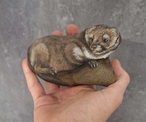 bemalter Stein/ handbemalt/ Steinmarder, Skulptur, Dekoration, Geschenk - Bild 1 von 15