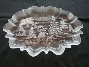 Mikasa Weihnachten Tablett Platte mattiert überbackene geprägte Kiefern 17 x 12"  - Bild 1 von 10