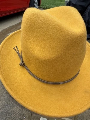 Chapéu de cowboy dourado da Universal Theard 100% lã - Imagem 1 de 2