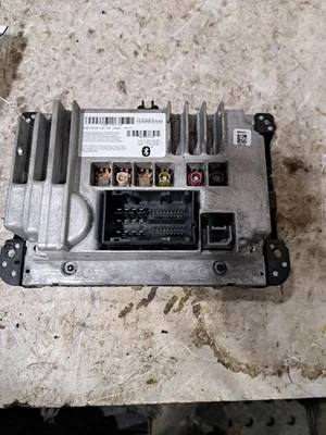 Pantalla y receptor de radio estéreo Ram1500 Sku #4293048 2016 Foto 1 de 4