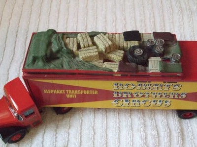 CORGI MODEL - (ROBERT BROS CIRCUS TRAILER & CAB UNIT) - CC12606/1:50/VGC/NO BOX - Image 1 of 4