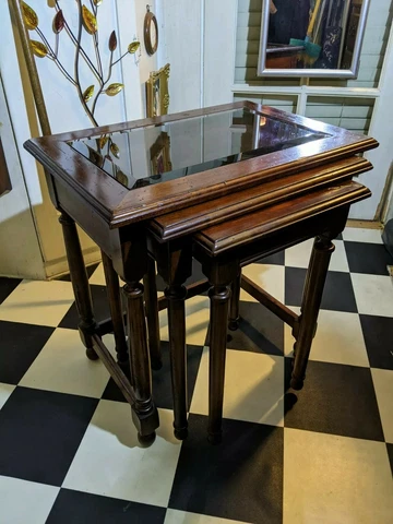 Set of 3 nesting tables, one with glass top Cover