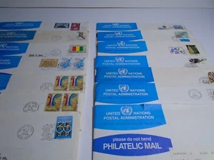 14 Copertine Postali Originali Nazioni Unite con contenuto alcuni Francobolli MNH 1976-1984 - Foto 1 di 8