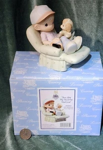 Estatuilla Precious Moments Club You Are My Favorite Pasatime PM0022 silla niño/perro - Imagen 1 de 6