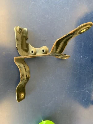 2000 Jeep Grand Cherokee Laredo ABS Antilock Brake Pump Bracket - Image 1 of 4