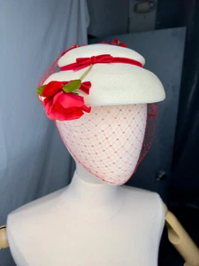 Sombrero de Paja Crema Vintage Años 50 con Terciopelo Rojo Rosa y Velo Clásico Doble Forma Ovalada - Imagen 1 de 16