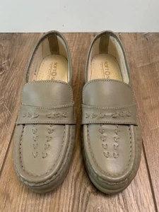 Soft Spots  Venus Lite Taupe Leather Loafer Slip On Flats Shoes Size 6 - Picture 1 of 8
