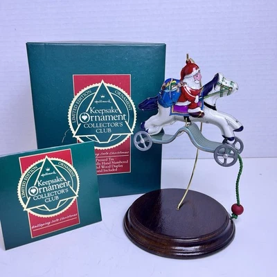 Винтажное металлическое украшение Hallmark Keepsake «Скачущий в Рождество» - Изображение 1 из 4