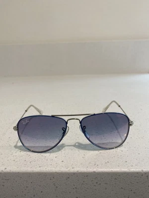 Gafas de sol Ray-Ban Junior Aviator - Marco plateado con lentes azules degradadas Foto 1 de 4