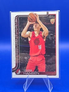 Trail Blazers 2025-26 Topps baloncesto insignia novato Yang Hansen #216 (RC) - Imagen 1 de 2