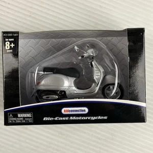 Silver Vespa LX 125 Scooter 1/18 Scale Diecast Model by Maisto New - Picture 1 of 10
