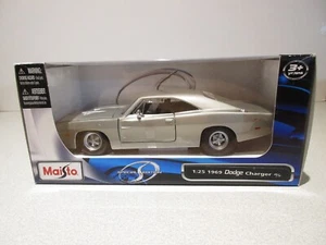 New 1:25 Scale Silver 1969 Dodge Charger R/T Diecast Car by MAISTO - Picture 1 of 9