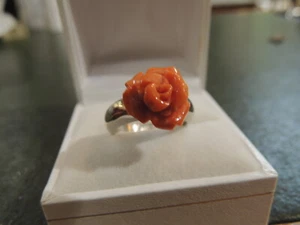 Bague or blanc 18 carats et fleur en corail - Bild 1 von 8