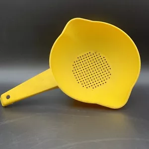 Tupperware Plastic Yellow Strainer Colander Fruits Vegetables Pasta Cook Chef - Picture 1 of 5
