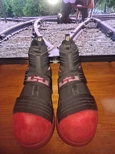 NIKE Zoom LeBron Soldier 10 Shoes 844378-060 Mens Size 9 US Red & Black - Picture 1 of 5