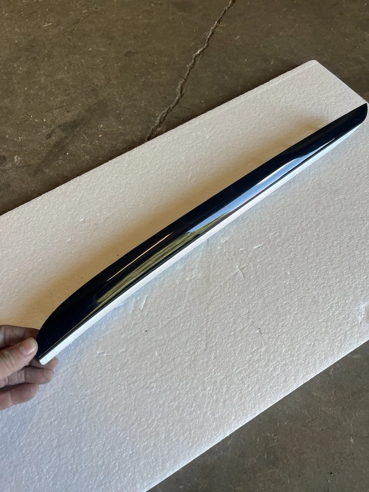 Chrysler 300 2017-2023 delantero derecho pasajero tablero moldeado cubierta moldura OEM Foto 1 de 4