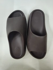 Adidas Yeezy Slide Fuliggine Marrone Sandalo Slip On Uomo Taglia 11 - Foto 1 di 12