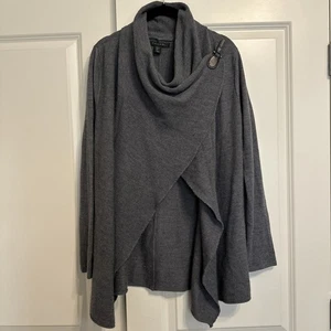 Maglione donna Tahari fibbia asimmetrica misto lana merino grigio L - Foto 1 di 5
