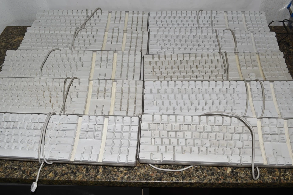 Apple A1048 USB Verkabelte Tastatur - ECHT / OEM Los Von 20 (JPV22) - Bild 1 von 4