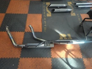 Harley Dyna Wide Glide 07 FXDWG tubos de escape OEM con silenciador plateado 1200 - Imagen 1 de 2